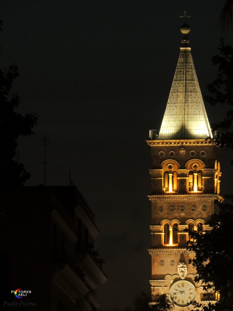 Campanile di Santa Maria Maggiore illuminato