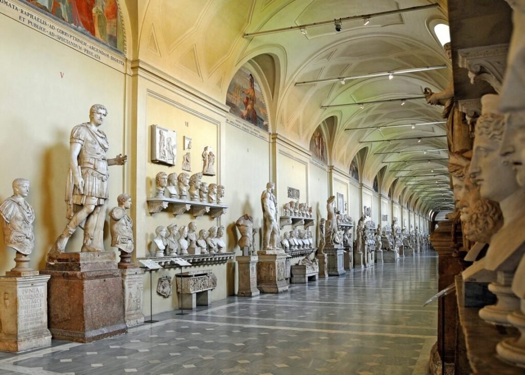Galleria dei Busti e delle Statue del Museo Pio Clementino