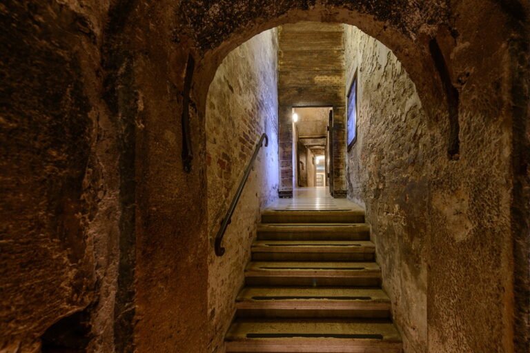 Scala e passaggio interno degli Itinerari Segreti di Palazzo Ducale