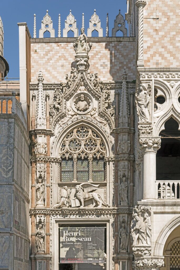 Dettaglio della Porta della Carta di Palazzo Ducale