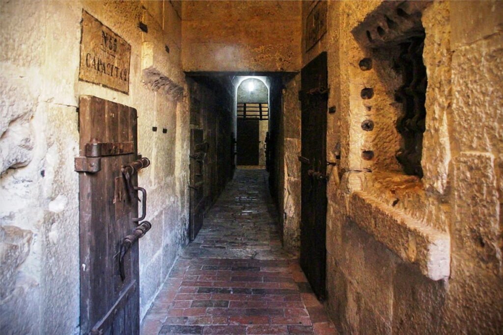 Corridoio delle antiche prigioni dei Pozzi a Palazzo Ducale