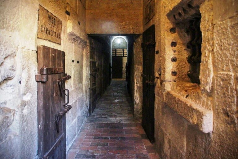 Corridoio delle antiche prigioni dei Pozzi a Palazzo Ducale